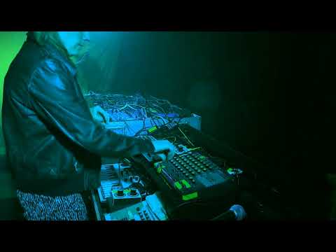 DJ HUNDEFRIEDHOF - 2 Stunden live, Hafenklang Hamburg, Mottoparty Punk