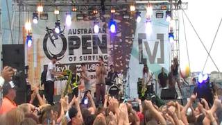 Bluejuice - Broken Leg (Live at Australian Open of Surfing, 17.2.12)