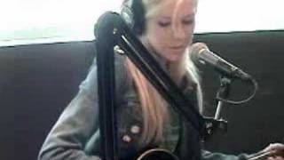 Avril Lavigne - Nobody&#39;s Home (Ultimate Live Acoustic Version)