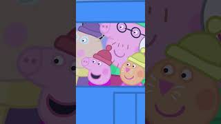 Mummy Pig Goes Skiing 🎿 #shorts #peppapig
