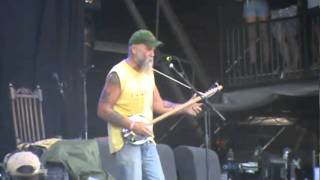 Seasick Steve Cant Teach An Old Dog New Tricks 40th Glastonbury 2010