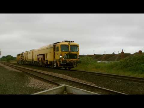 Prestatyn 29.7.2016 - DR73117 & DR77907 Network Rail Tampers