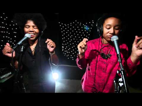THEESatisfaction - QueenS (Live on KEXP)
