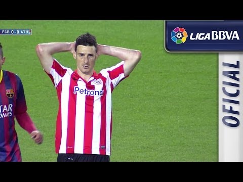 Aduriz scissor kick hits the goalpost