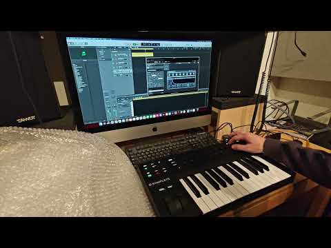 Komplete Kontrol A25