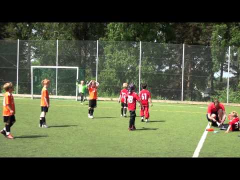 Fotboll: Helenelund (blå) - Silverdal (4) 2/6-13