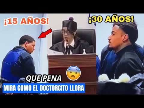 ¡AHORA MISMO! 😰El Doctorcito Se Desmaya cuando le Cantan 15 Años Su Padre No lo Puede Creer