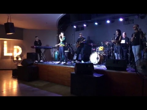 Mucho MANOLO EN VIVO desde Latin Roots!