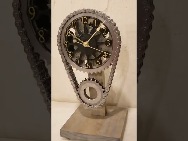 Vídeo relacionado con HERZWILD Steampunk - Reloj de pulsera de metal con engranajes colgantes, estilo vintage, steampunk, engranajes colgantes, colgantes de engranajes, steampunk