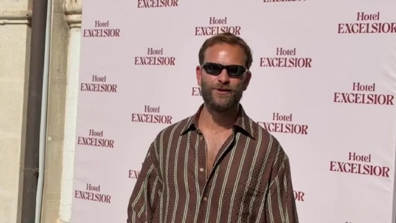 Alessandro Borghi e Gianni Amelio arrivano al Lido di Venezia per Venezia 83