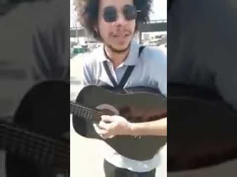 MC estudante rimando sobre Deus