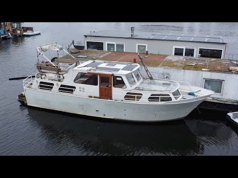 The Harsh Truth About Living on a Boat (That No One Tells You)