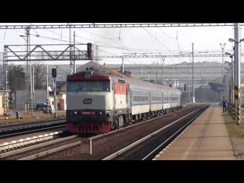 "Berta" 749.107-9 se rozjíždí s rychlíkem R 884 "Galán" v Otrokovicích