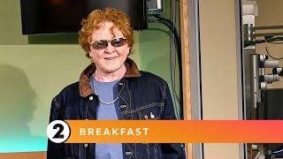 Simply Red - (Sittin&#39; On) The Dock Of The Bay (Otis Redding Cover) Radio 2 Breakfast