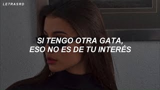 si tengo a otra gata eso no es de tu interes (Letra/Lyrics)