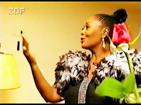 Shirley VERRETT keeps her vocal power and beauty at 60