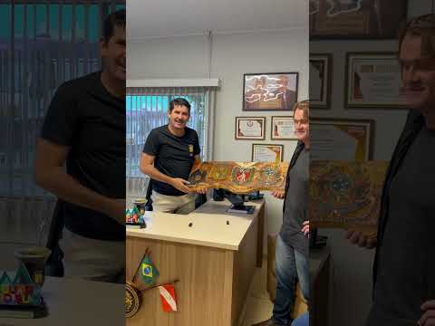 Hoje estive em Agudos do Sul realizando a entrega de um quadro especial ao prefeito Genézio