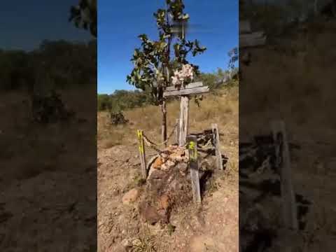 Uma cruz na zona rural da cidade de Goiás marca o local da morte do boiadeiro Chico Mineiro