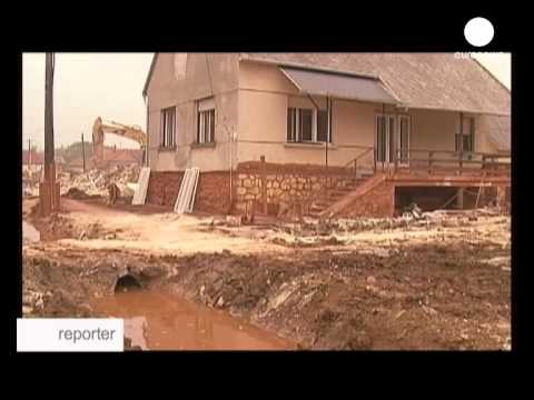 euronews reporter - Red mud, blue Danube