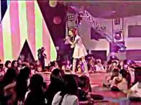 ▶ Celebratón in Concert   Tu Resplandor    Martina Stoessel   YouTube 1