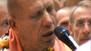 preview picture of video 'Kirtan Mela 2012 Germany. Kirtan with Bhakti Vaibhava Swami'