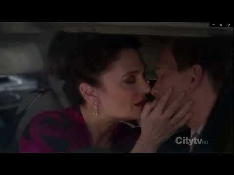 Barney wildin with Ted's mom HIMYM