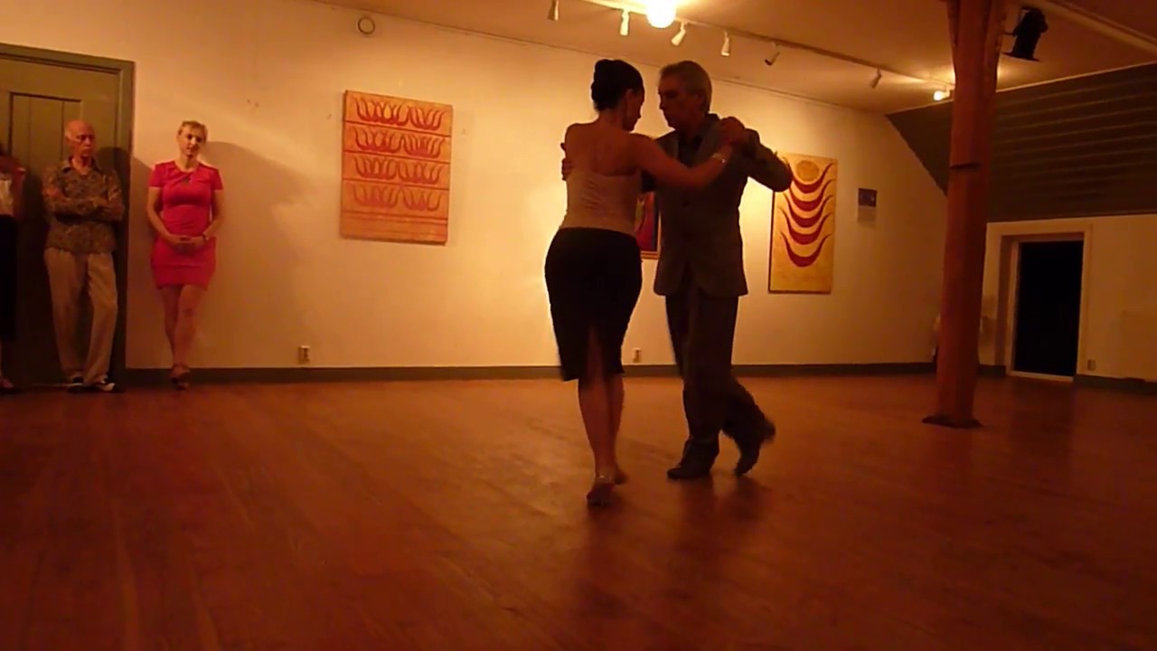 Video thumbnail for Paula Franciotti y Orlando Scarpelli-Pugliese - Netherlands