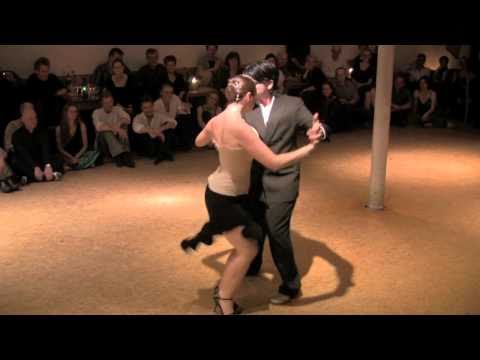  Ariadna Naveira  and  Fernando Sanchez  are  dancing  to  the  milonga  "  La Manzanita  "