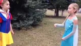 Snow White vs Elsa! Rap battle mini style!