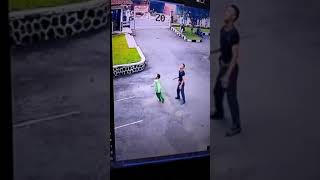 Download lagu AKSI KOCAK REBUTAN LAYANGAN TEREKAM KAMERA CCTV #SHORTS mp3