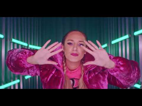 Luna Djogani -A ona samo puca  EARRAPE