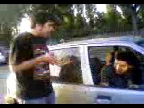 arrivi neanche saluti e mi ciuli il posto???