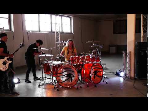 Videodirector trying to capture my sticktrick . I'm sorry!!! 😂🤣😅