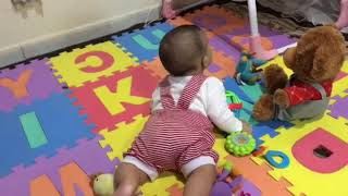 Com menos de 5 meses ela j consegue se virar sozinha! Esperta demais!