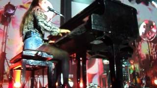 birdy standing in the way  amsterdam 05 11 13