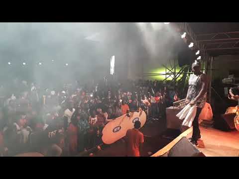 Duc-Z Live  perfomance (fine boy, voilà ça, je ne donne pas le lait, 3en1, africa mamy)