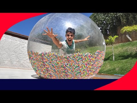 I FILLED THE GIANT BUBBLE WITH 20 THOUSAND BOUNCING BALLS!