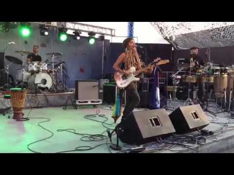 Blue King Brown - Rize Up (LIVE at Joshua Tree Music Festival 2015)