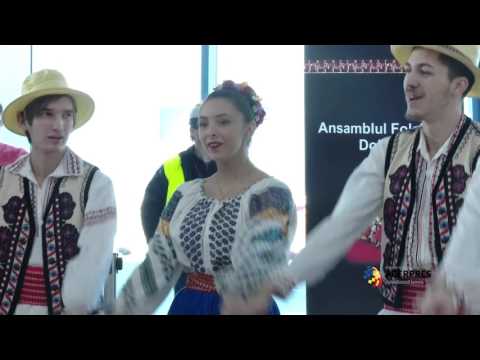 Ansamblul 'Doinita', la terminalul Sosiri al Aeroportului International Henri Coanda