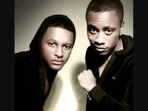 Les Jumo feat Maradja - Elle me donne chaud (radio édit)