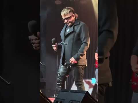 Lloyd Umali singing Wildflower live at 19 east