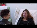 Bobbi is bij de bevalling van het eerste kindje van Dominique en Joanne.