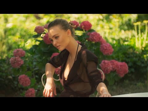 Making-of the Cruise 2020/21 Collection with Lily-Rose Depp — CHANEL