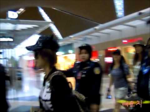 [FANCAM Mnet Live Malaysia] 111202 Miss A - arrive KLIA