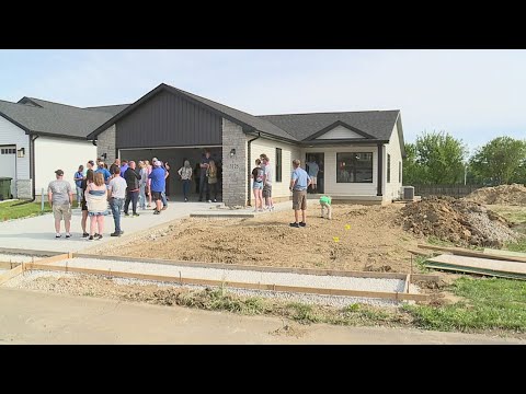Davenport students help build home