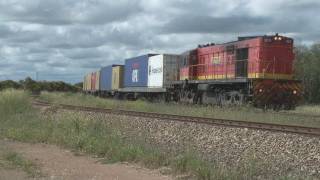 preview picture of video 'Patricks through Two Wells : ALCO power : Australian trains and railroads'