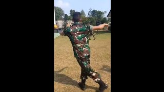 Download lagu VIRAL !!!TNI INI JOGET SAJOJO DENGAN SEMANGAT mp3