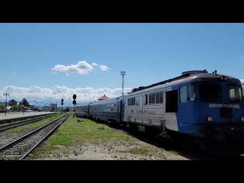 Sibiu: R 2060 train. Locomotive 60-1375-4, wagons 20-49 252-1 + 20-49 262-0