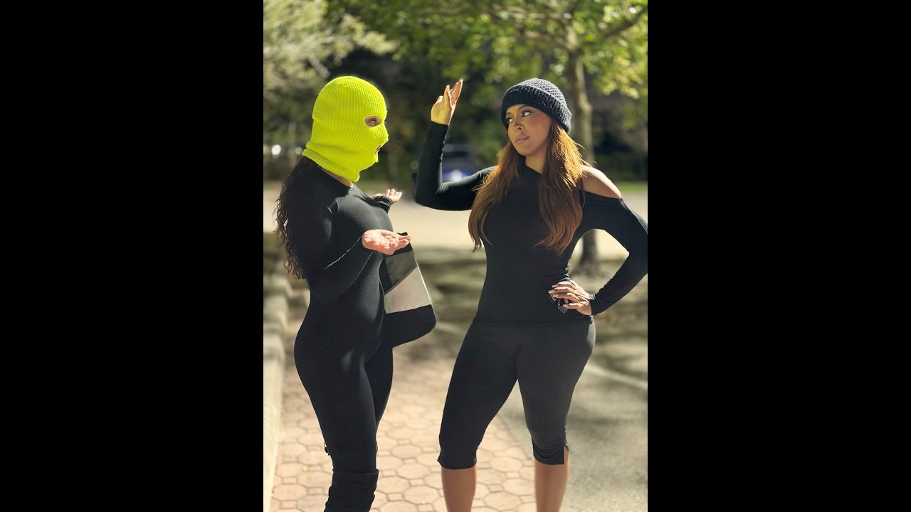 When Lauren goes on a stakeout to figure out who Mr. Big’s “dangerous client” is!