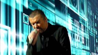 George Michael - Going To A Town --no glasses-- (Symphonica Tour Paris 03.10.11)